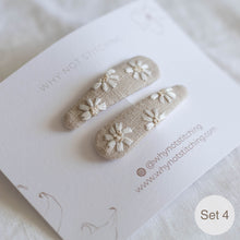 Load image into Gallery viewer, Set of 2 embroidered hair clips
