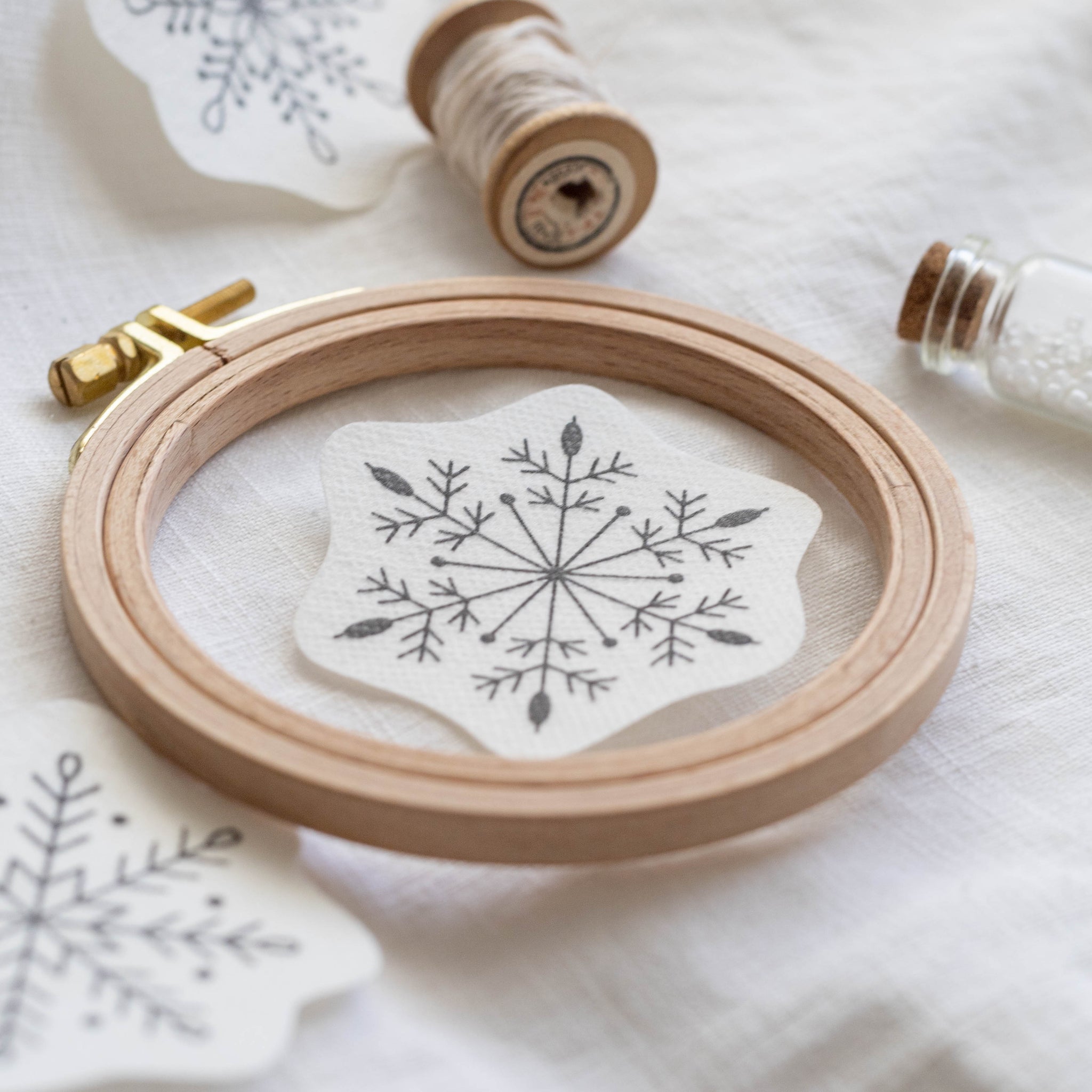 Mini Craft Kit Embroidery, Snowflake, grey, 1 pack